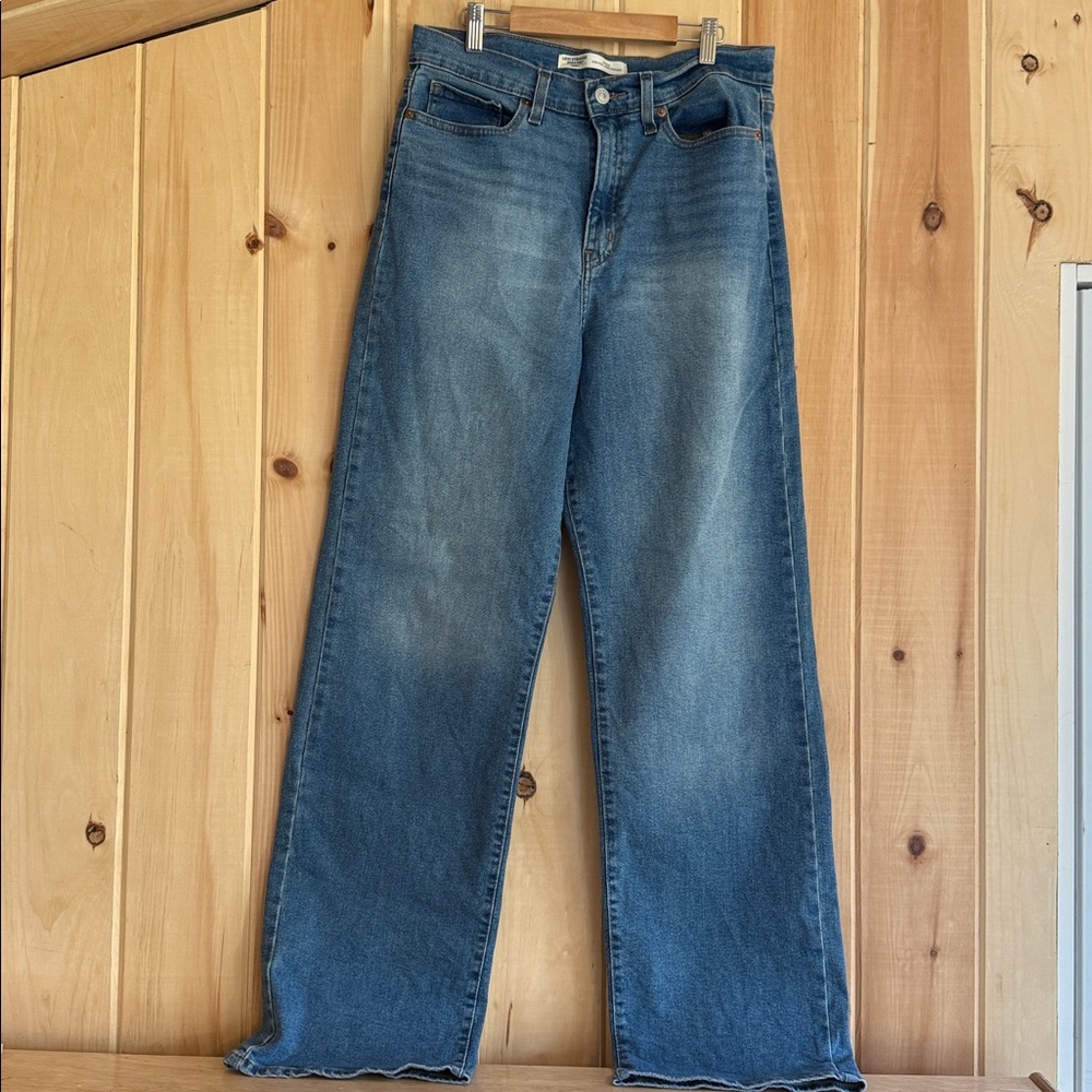 Levi’s Signature Gold Heritage High Rise Loose Straight Jeans - Size 8 / 29